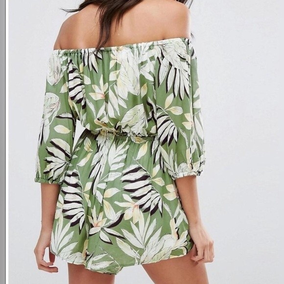 MinkPink shady fronds off shoulder romper Playsuit with pockets size medium - Picture 6 of 10